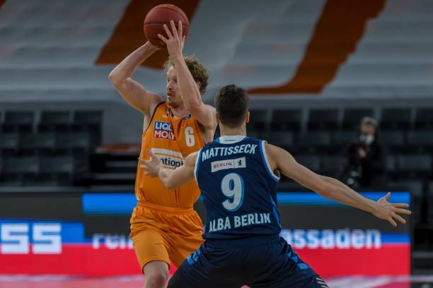 在担任副校 在担任副校