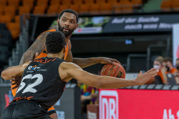 强阵出击 强阵出击