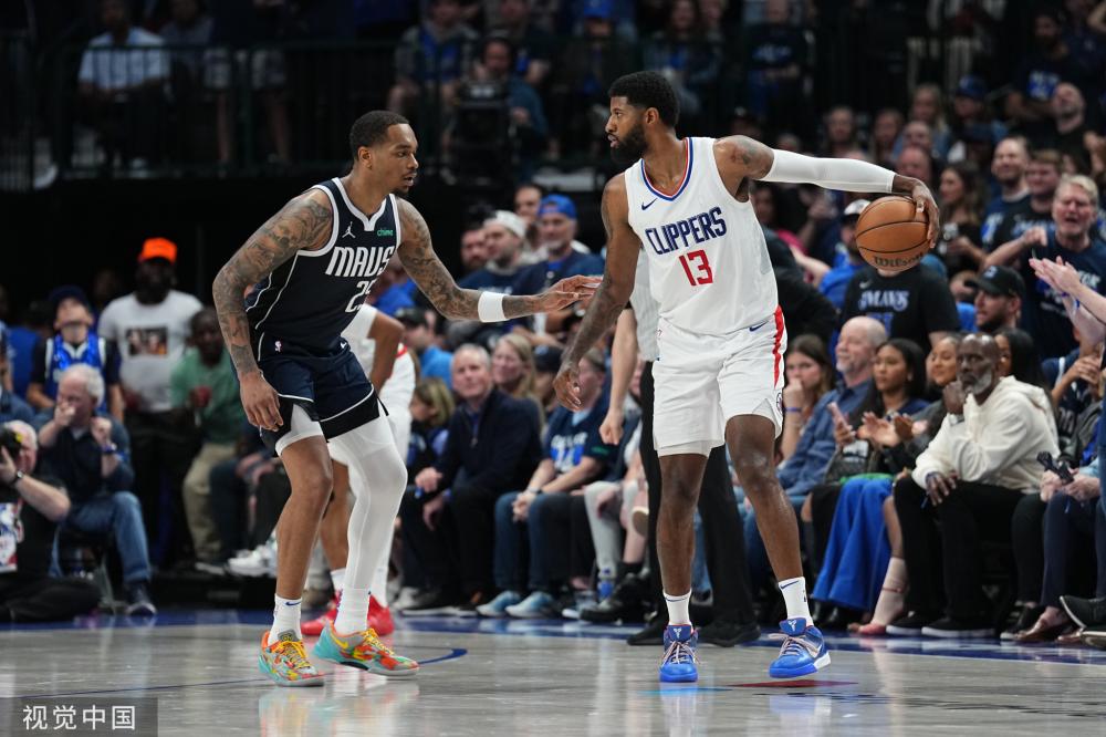 赖于多重因 赖于多重因