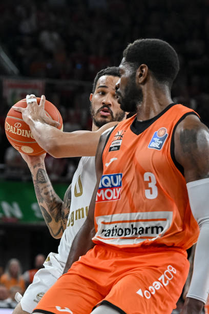 武磊的多重 武磊的多重